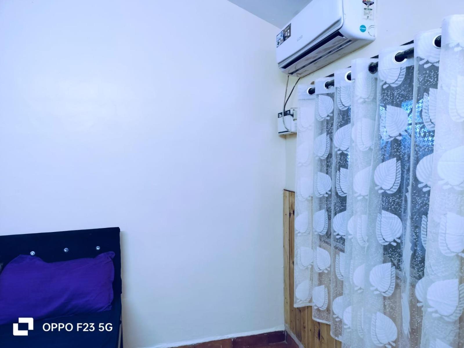 Ave Maria Guesthouse โคลวา ภายนอก รูปภาพ