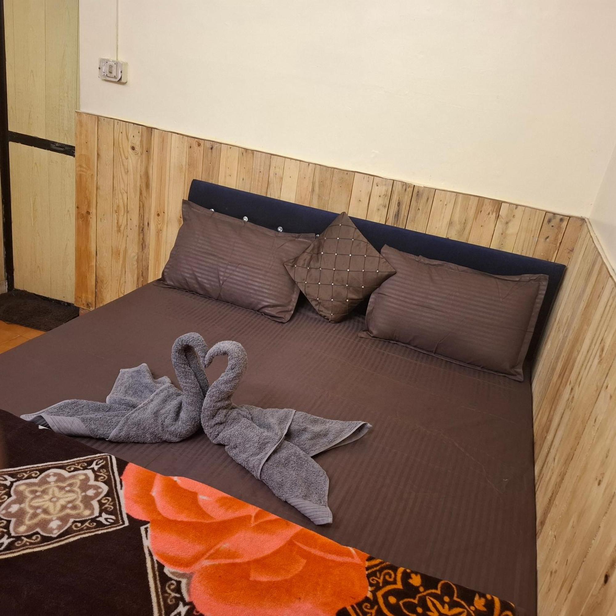 Ave Maria Guesthouse โคลวา ภายนอก รูปภาพ
